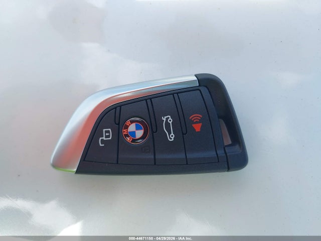 44671150 :رقم المزاد ، 3MW69CW01S8F76937 vin ، 2025 Bmw 330i مزاد بيع