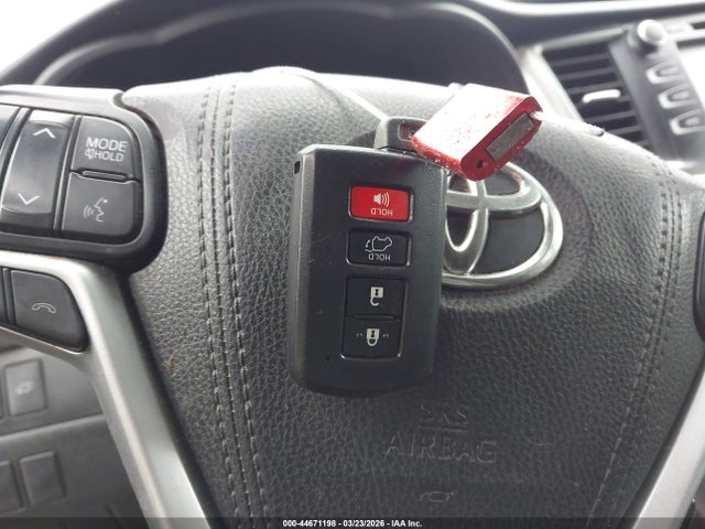 5TDJZRFH6JS876730 Toyota Highlander Xle