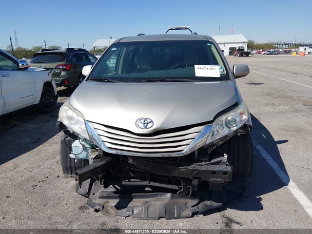 5TDKK3DC6GS701979 Toyota Sienna Le 8 Passenger