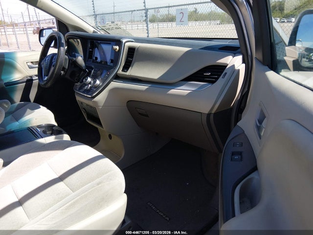 5TDKK3DC6GS701979 Toyota Sienna Le 8 Passenger