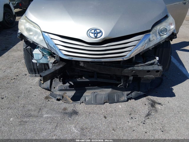5TDKK3DC6GS701979 Toyota Sienna Le 8 Passenger