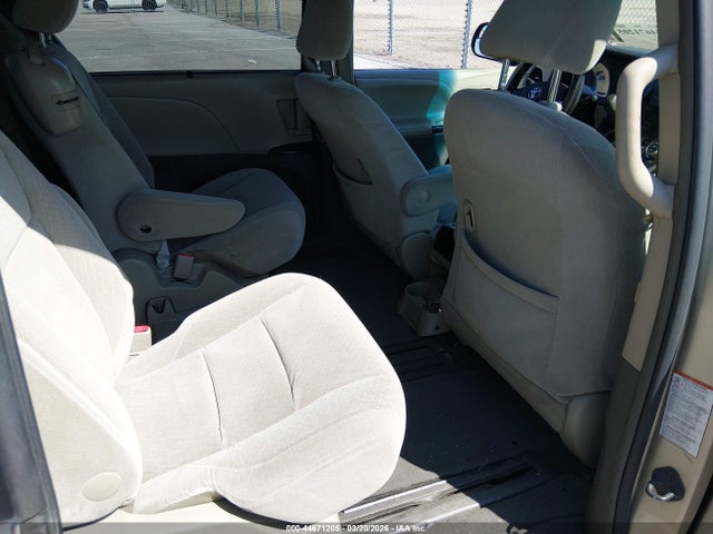 5TDKK3DC6GS701979 Toyota Sienna Le 8 Passenger