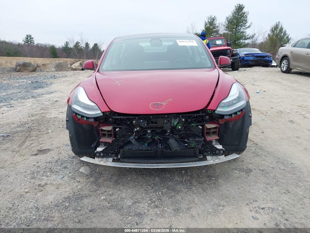 44671354 :رقم المزاد ، 5YJ3E1EB4JF087841 vin ، 2018 Tesla Model 3 Long Range/performance مزاد بيع