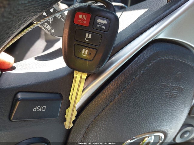 2T1BURHE5GC675652 Toyota Corolla Le Plus