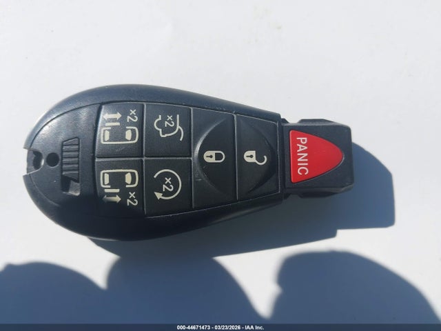 2013 Chrysler Town & Country Touring მანქანა იყიდება აუქციონზე, vin: 2C4RC1BG7DR821557, აუქციონის ნომერი: 44671473