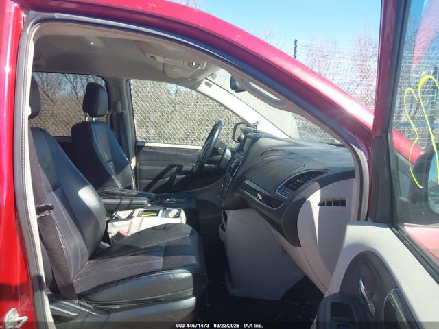 2013 Chrysler Town & Country Touring მანქანა იყიდება აუქციონზე, vin: 2C4RC1BG7DR821557, აუქციონის ნომერი: 44671473