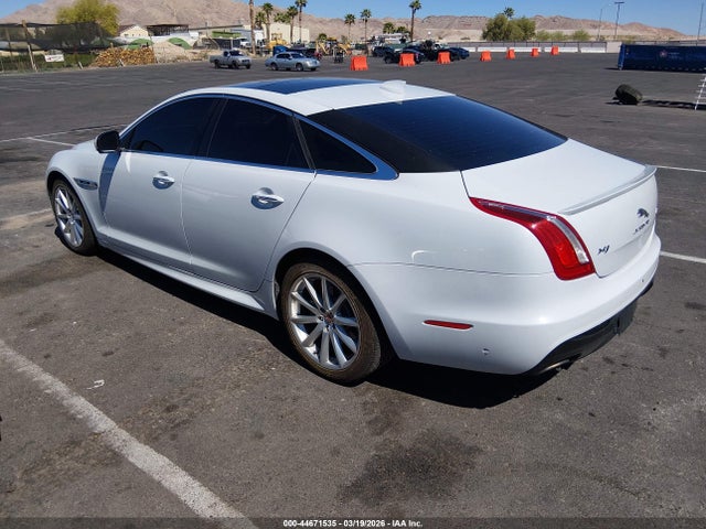 2016 JAGUAR XJ SAJWA1C78G8W03023 Photo 2