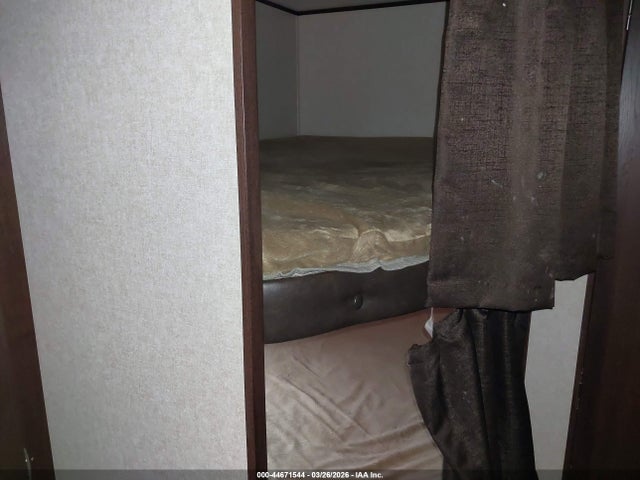 44671544 :رقم المزاد ، 1UJBJ0BPXJ17W0822 vin ، 2018 Jayco Jay Flight مزاد بيع