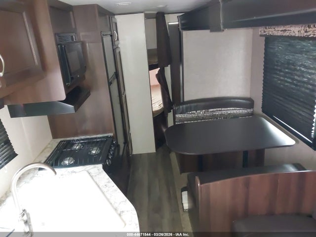 44671544 :رقم المزاد ، 1UJBJ0BPXJ17W0822 vin ، 2018 Jayco Jay Flight مزاد بيع