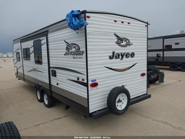 44671544 :رقم المزاد ، 1UJBJ0BPXJ17W0822 vin ، 2018 Jayco Jay Flight مزاد بيع