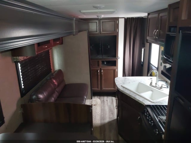 44671544 :رقم المزاد ، 1UJBJ0BPXJ17W0822 vin ، 2018 Jayco Jay Flight مزاد بيع