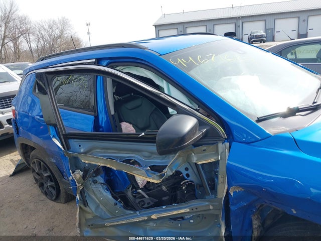 44671629 :رقم المزاد ، 3C4NJDFB5NT130613 vin ، 2022 Jeep Compass Latitude Lux 4x4 مزاد بيع