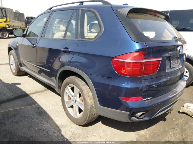 2011 BMW X5 5uxzv4c52bl739152 Photo 2