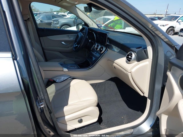 44671834 :رقم المزاد ، W1N0G8DB3NV373882 vin ، 2022 Mercedes-benz Glc 300 Suv مزاد بيع