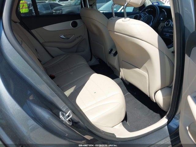 44671834 :رقم المزاد ، W1N0G8DB3NV373882 vin ، 2022 Mercedes-benz Glc 300 Suv مزاد بيع