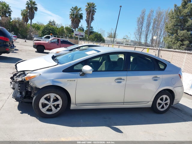 JTDKN3DU9E0371724 Toyota Prius Three