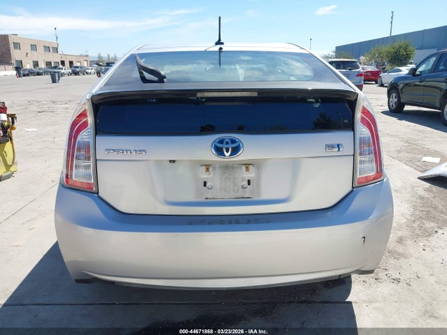 JTDKN3DU9E0371724 Toyota Prius Three