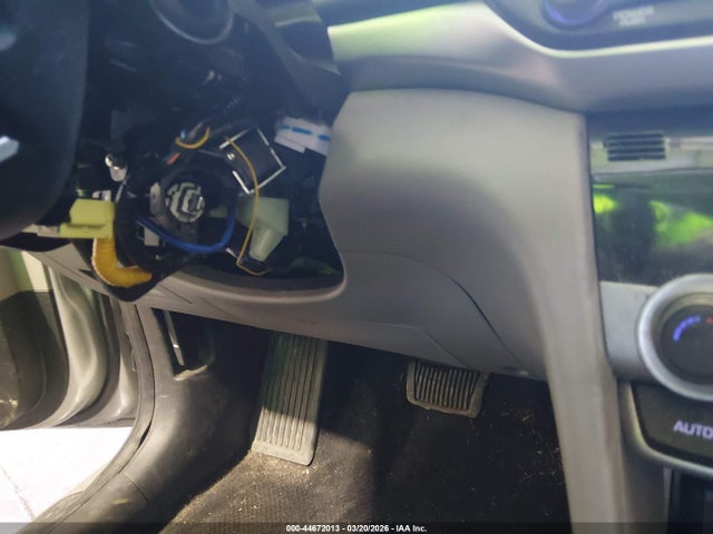 Продажа на аукционе авто 2020 Hyundai Elantra Se, vin: 5NPD74LFXLH618096, номер лота: 44672013