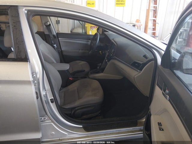 Продажа на аукционе авто 2020 Hyundai Elantra Se, vin: 5NPD74LFXLH618096, номер лота: 44672013