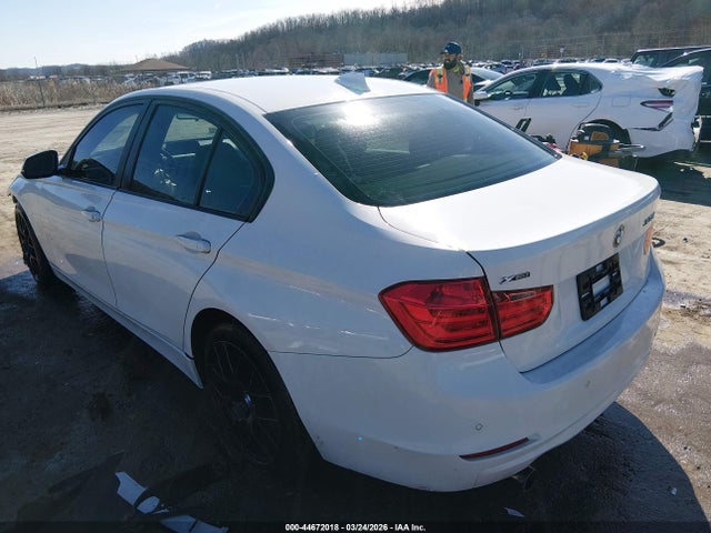 2015 Bmw 320i Xdrive მანქანა იყიდება აუქციონზე, vin: WBA3C3G58FNS75471, აუქციონის ნომერი: 44672018