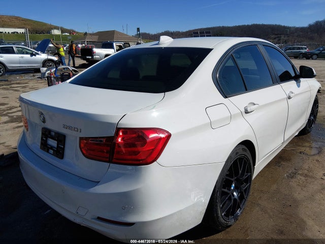 2015 Bmw 320i Xdrive მანქანა იყიდება აუქციონზე, vin: WBA3C3G58FNS75471, აუქციონის ნომერი: 44672018