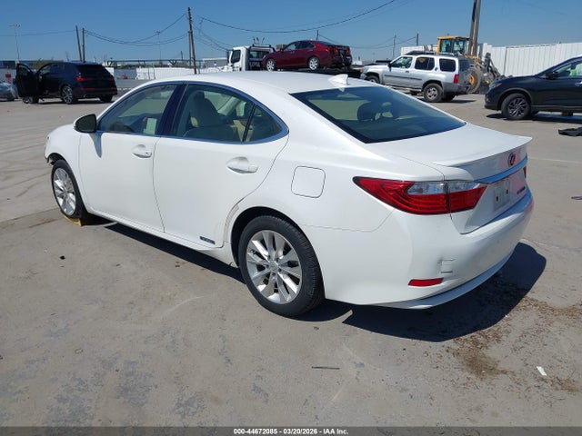 JTHBW1GGXF2100246 Lexus ES 300H