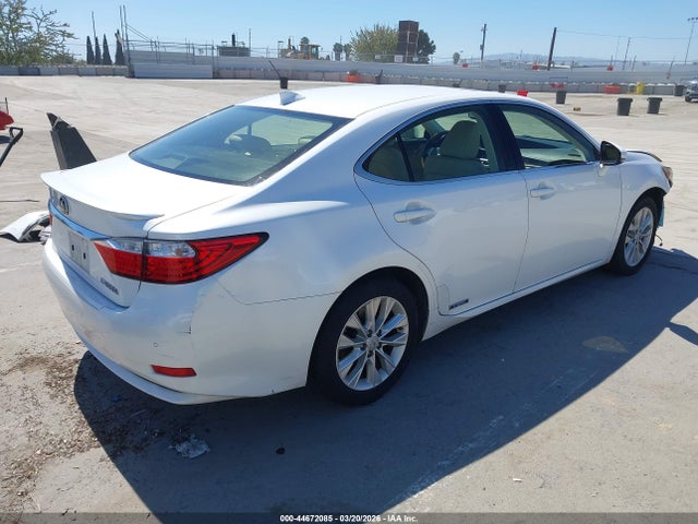 JTHBW1GGXF2100246 Lexus ES 300H