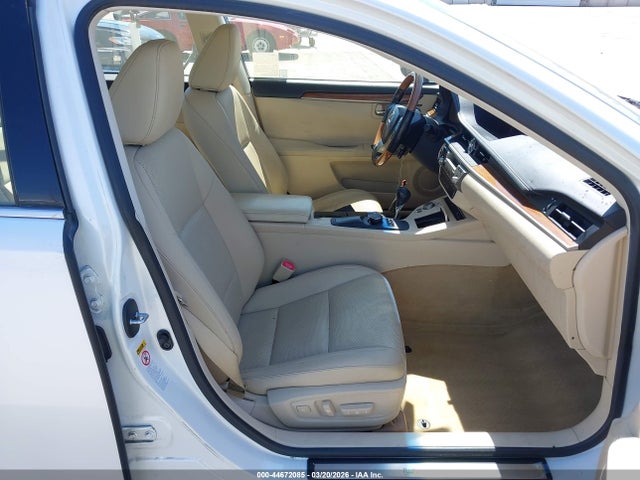 JTHBW1GGXF2100246 Lexus ES 300H