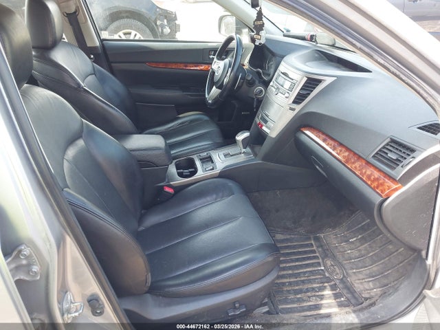 44672162 :رقم المزاد ، 4S3BMBK60B3252536 vin ، 2011 Subaru Legacy 2.5i Limited مزاد بيع