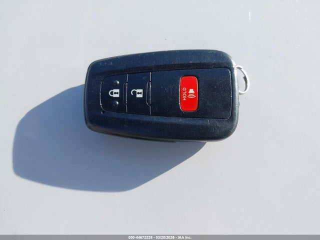 JTDL9MFU8N3033922 Toyota Prius Le Awd-e