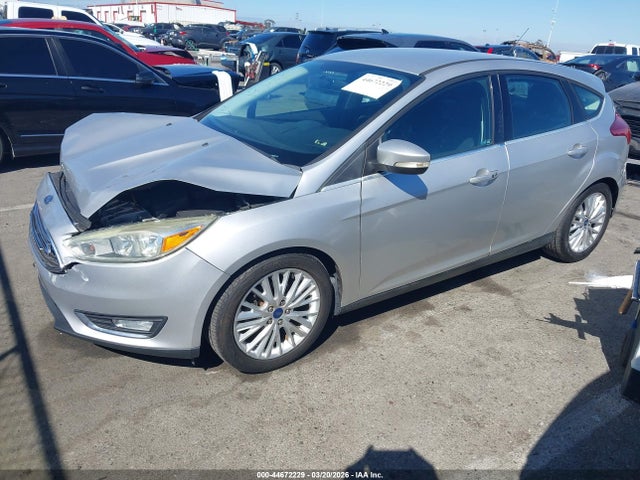 Ford Focus Titanium 2015 1FADP3N25FL231871 Image 2