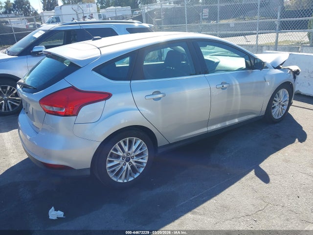 Ford Focus Titanium 2015 1FADP3N25FL231871 Image 4