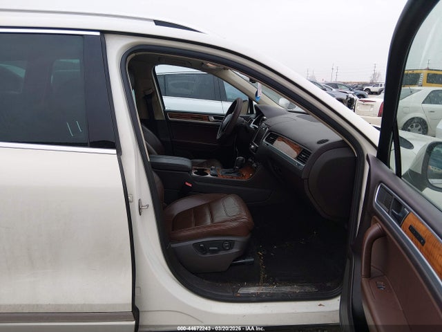 44672243 :رقم المزاد ، WVGFG9BP9BD003314 vin ، 2011 Volkswagen Touareg Hybrid مزاد بيع