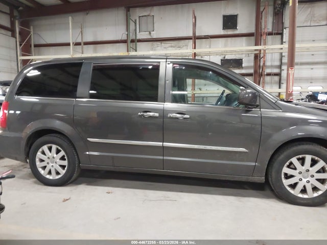 2016 Chrysler Town & Country Touring მანქანა იყიდება აუქციონზე, vin: 2C4RC1BGXGR205971, აუქციონის ნომერი: 44672255