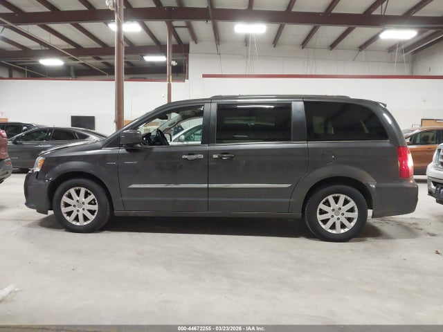 2016 Chrysler Town & Country Touring მანქანა იყიდება აუქციონზე, vin: 2C4RC1BGXGR205971, აუქციონის ნომერი: 44672255