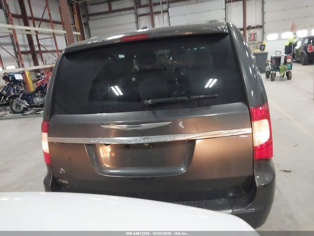 2016 Chrysler Town & Country Touring მანქანა იყიდება აუქციონზე, vin: 2C4RC1BGXGR205971, აუქციონის ნომერი: 44672255