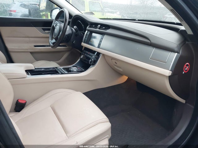 SAJBD4BV7HCY34551 Jaguar Xf 35t Premium