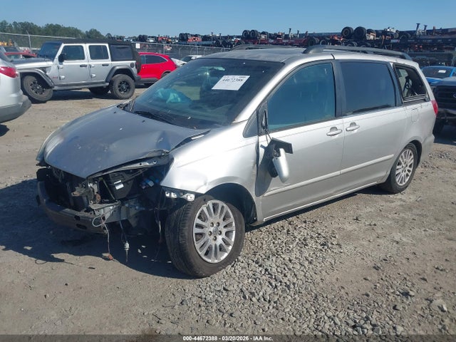 2010 TOYOTA SIENNA 5TDYK4CC9AS326615 Photo 1