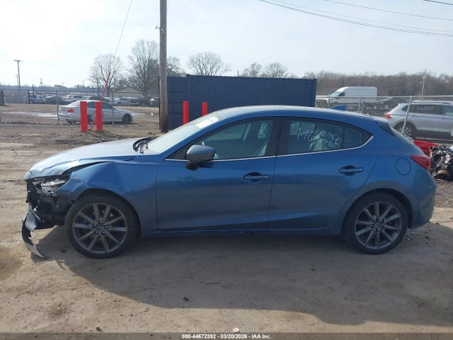 44672392 :رقم المزاد ، 3MZBN1M35JM160200 vin ، 2018 Mazda Mazda3 Grand Touring مزاد بيع