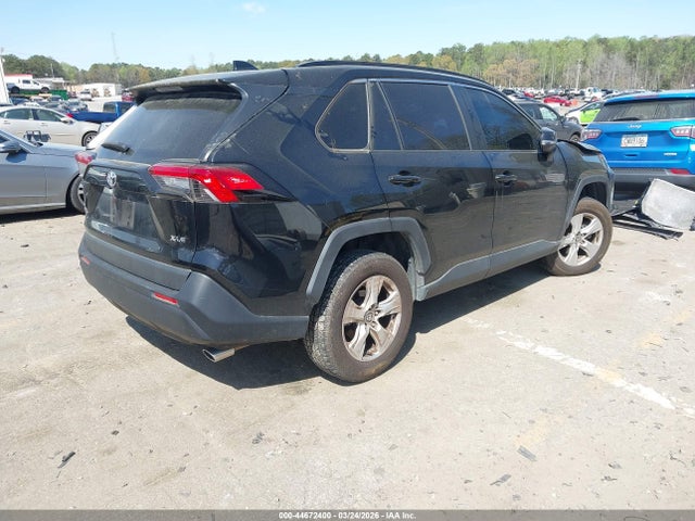2020 Toyota Rav4 Xle მანქანა იყიდება აუქციონზე, vin: JTMW1RFVXLD058726, აუქციონის ნომერი: 44672400