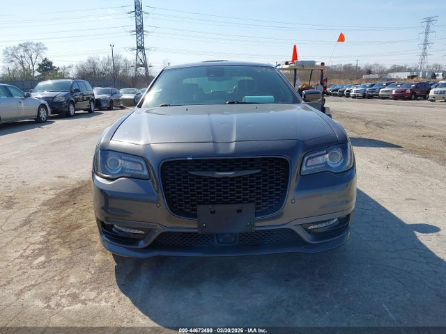 44672499 :رقم المزاد ، 2C3CCABG8JH301671 vin ، 2018 Chrysler 300 300s مزاد بيع