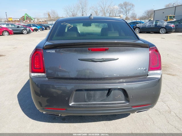 44672499 :رقم المزاد ، 2C3CCABG8JH301671 vin ، 2018 Chrysler 300 300s مزاد بيع