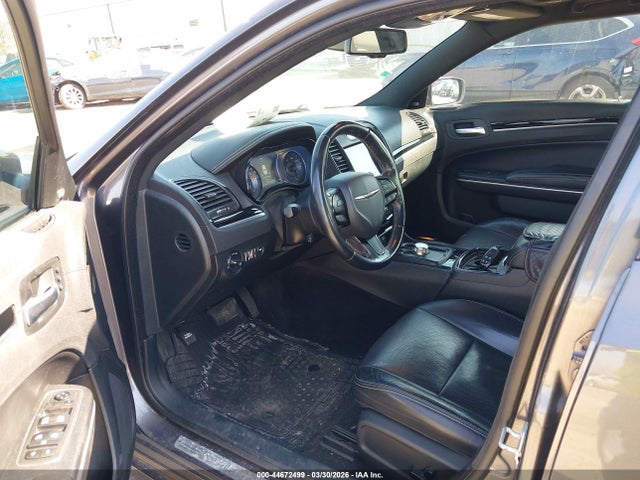44672499 :رقم المزاد ، 2C3CCABG8JH301671 vin ، 2018 Chrysler 300 300s مزاد بيع
