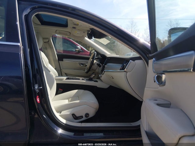 Продажа на аукционе авто 2017 Volvo S90 T6 Momentum, vin: YV1A22MK1H1004516, номер лота: 44672623
