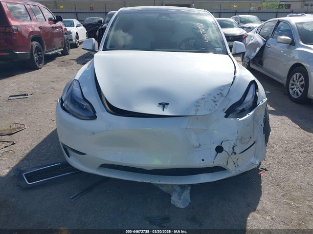 2022 Tesla Model Y Performance Dual Motor All-wheel Drive მანქანა იყიდება აუქციონზე, vin: 7SAYGDEF7NF399245, აუქციონის ნომერი: 44672738