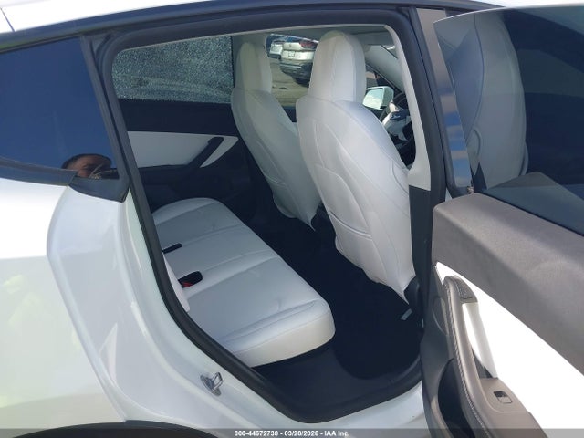 2022 Tesla Model Y Performance Dual Motor All-wheel Drive მანქანა იყიდება აუქციონზე, vin: 7SAYGDEF7NF399245, აუქციონის ნომერი: 44672738