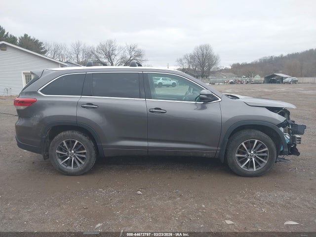 2017 Toyota Highlander Xle მანქანა იყიდება აუქციონზე, vin: 5TDJZRFH8HS425194, აუქციონის ნომერი: 44672797