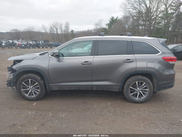 2017 Toyota Highlander Xle მანქანა იყიდება აუქციონზე, vin: 5TDJZRFH8HS425194, აუქციონის ნომერი: 44672797