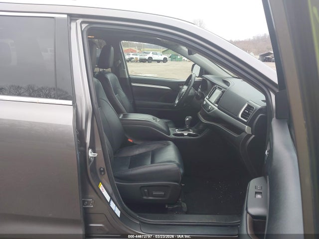 2017 Toyota Highlander Xle მანქანა იყიდება აუქციონზე, vin: 5TDJZRFH8HS425194, აუქციონის ნომერი: 44672797