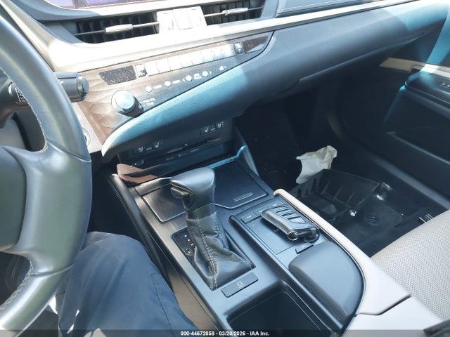 44672858 :رقم المزاد ، 58ABZ1B11KU008487 vin ، 2019 Lexus Es 350 مزاد بيع